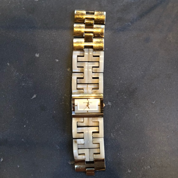 Micheal Kors watch - Picture 3 of 3